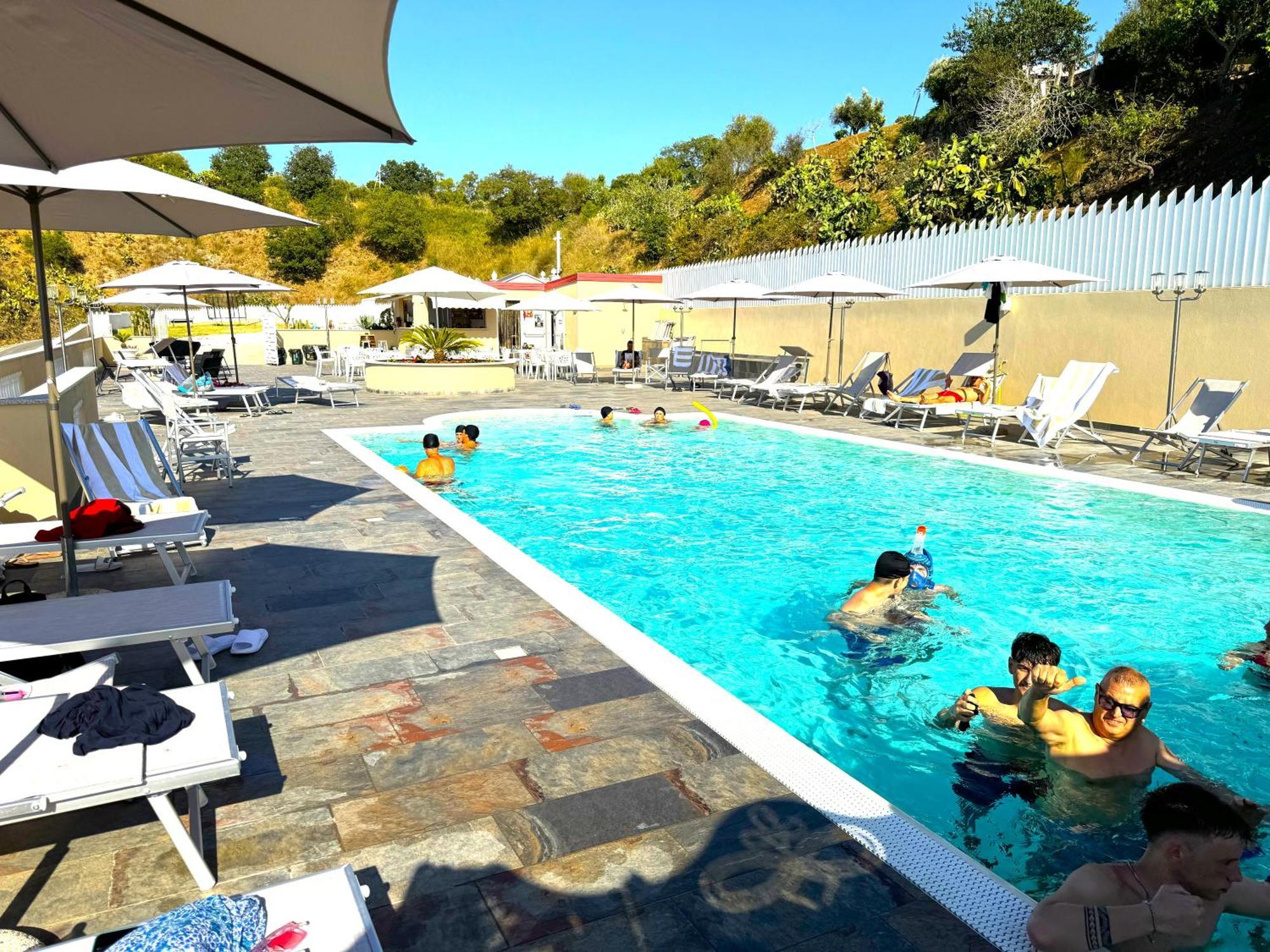 Aparthotel Bloom Tropea à Ciaramiti Extérieur photo